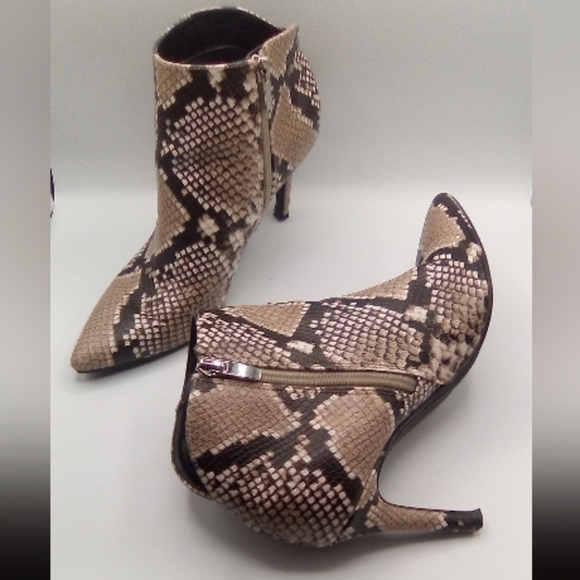 Nine West Gray Snakeskin Print Pointed Toe Ankle Boots 3" Heel - Picture 4 of 10